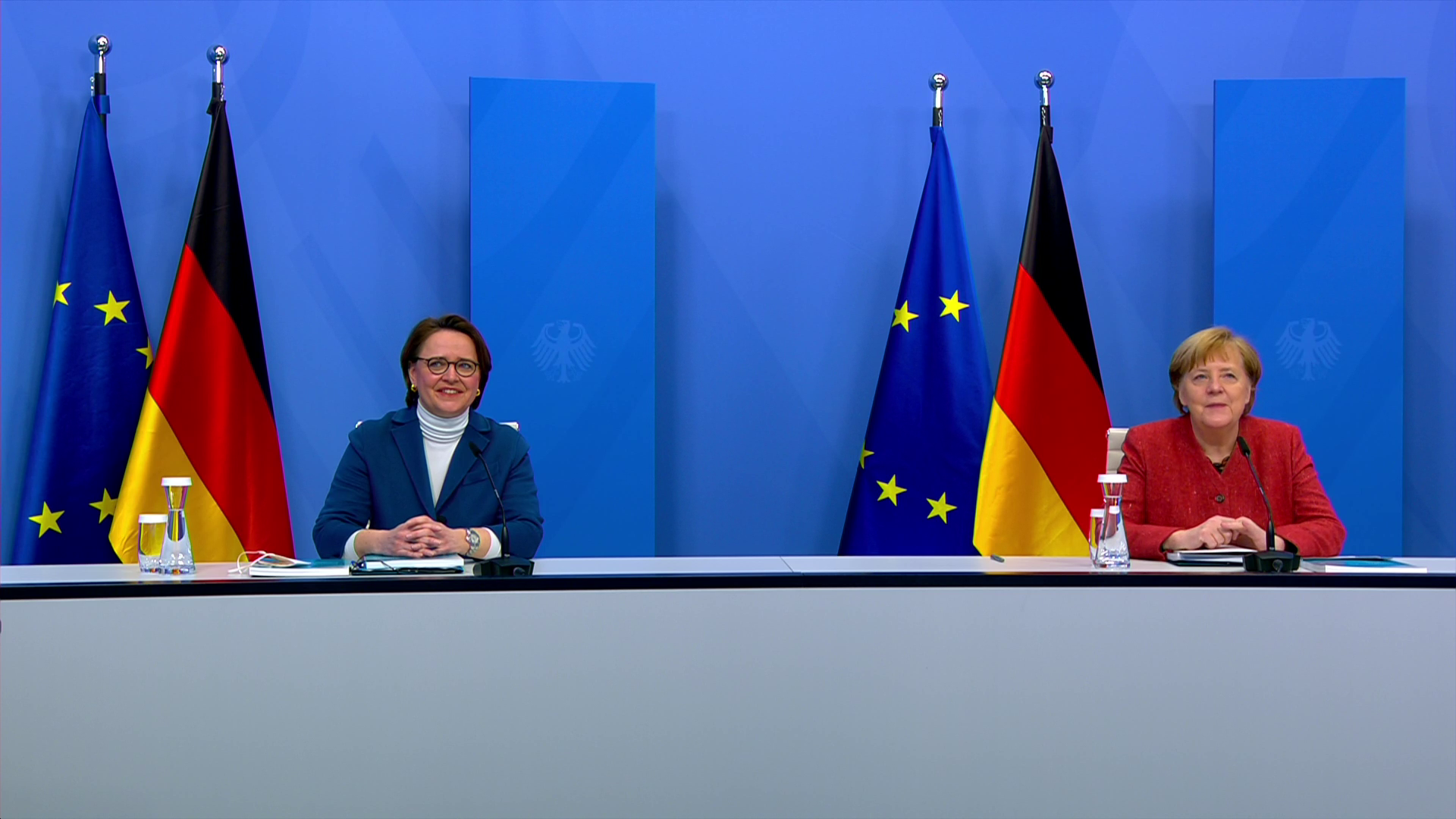 Staatsministerin Annette Widmann-Mauz und Bundeskanzlerin Angela Merkel